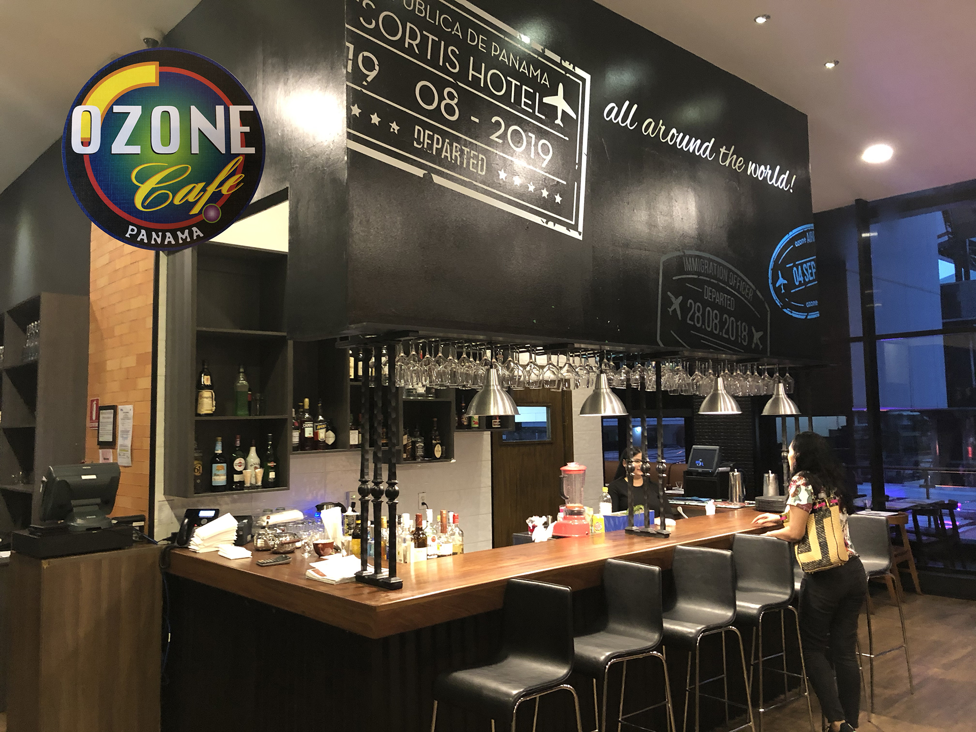 Recorre el mundo en Ozone Café